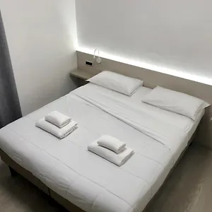 Otel Roy, Silea