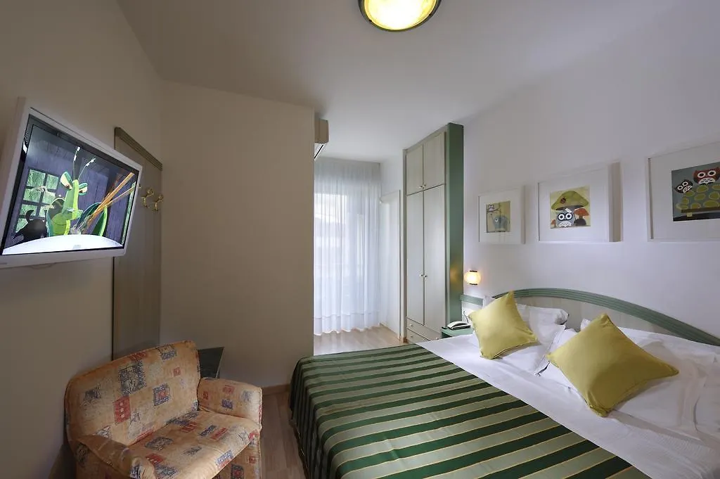 Hotel Montecarlo ビビオーネ 4*,