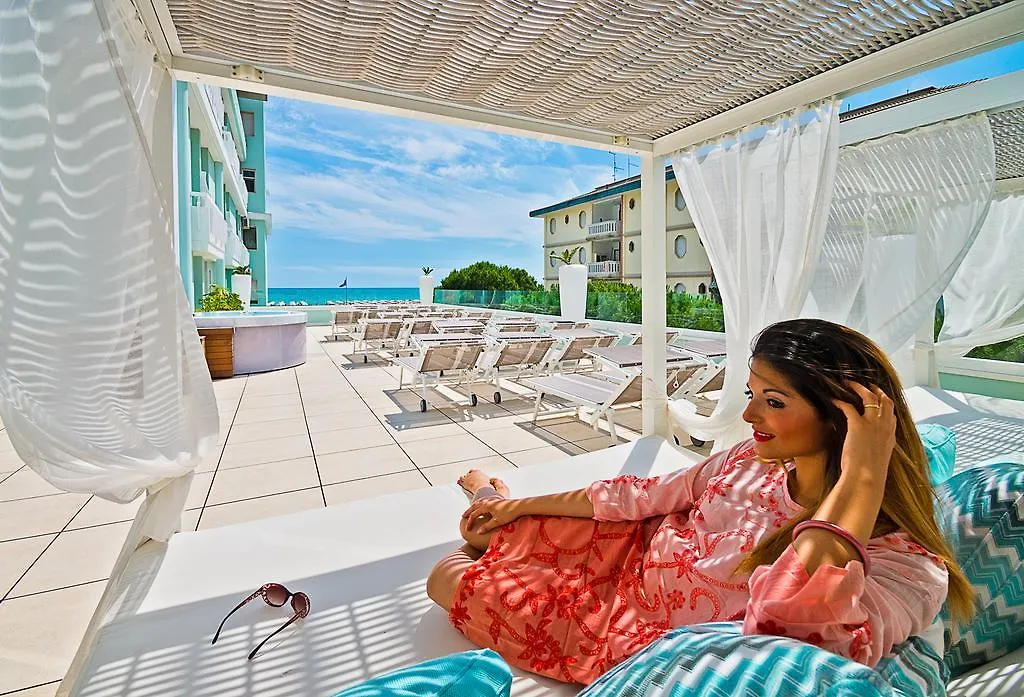 Hotel Montecarlo ビビオーネ 4*,  イタリア