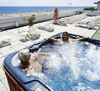 Hotel Montecarlo ビビオーネ 4*,